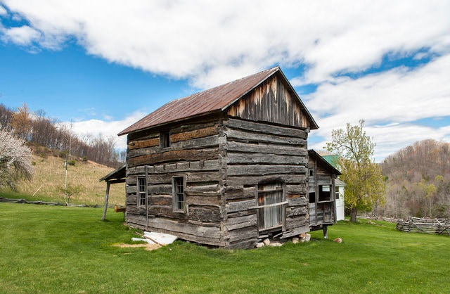 Saxman Cabin Picture 1